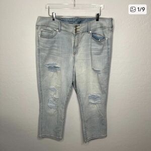 Torrid- Capri Jeggings, Light Wash Distressed Jeans- Size 24